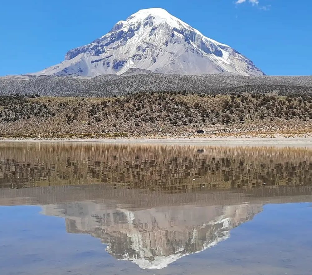 Reflet du Sajama sur la laguna Huayna Khota